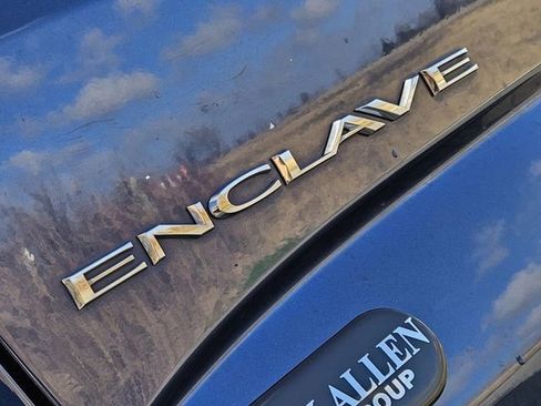 Used 2023 Buick Enclave Essence image 11