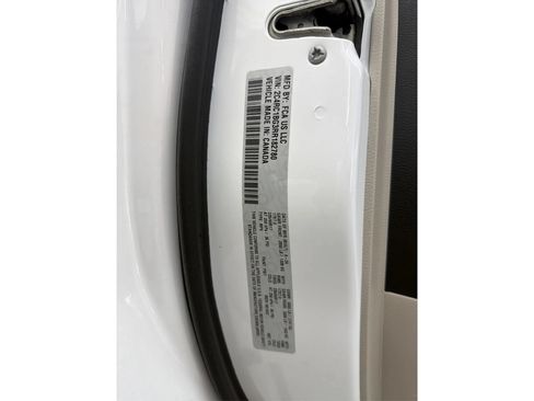 Used 2024 Chrysler Pacifica Touring-L FWD image 27