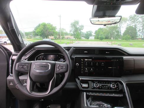 New 2026 GMC Sierra 3500 Denali Ultimate AWD/4WD image 17