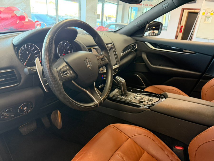 Used 2023 Maserati Levante GT AWD/4WD image 30