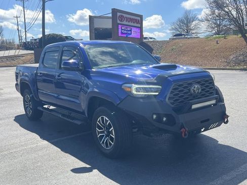 Used 2023 Toyota Tacoma TRD Sport w/ TRD Premium Sport Package image 3