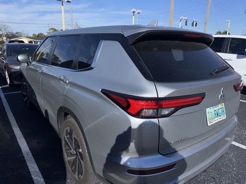 Used 2024 Mitsubishi Outlander SE image 6
