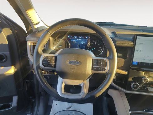 Used 2024 Ford Expedition Limited image 12