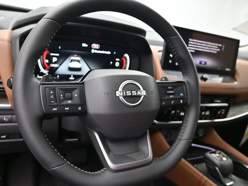 Certified 2026 Nissan Rogue SV FWD image 19