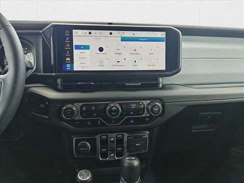 Used 2024 Jeep Wrangler Sahara image 13