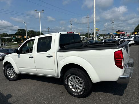 Used 2015 Nissan Frontier SV AWD/4WD image 6