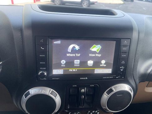 Used 2014 Jeep Wrangler Unlimited Sahara w/ Connectivity Group AWD/4WD image 25