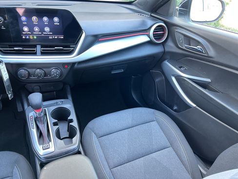 Certified 2025 Chevrolet Trax RS w/ Driver Confidence Package image 29