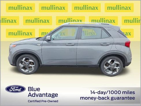 Used 2023 Hyundai Venue SEL FWD image 13
