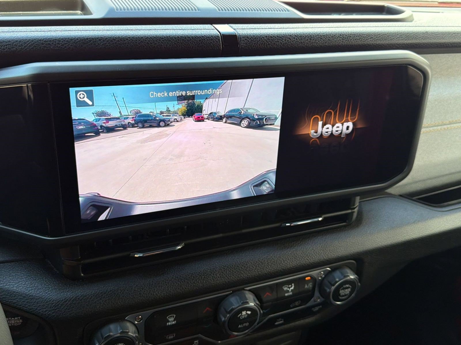 Used 2024 Jeep Gladiator Sport AWD/4WD image 18