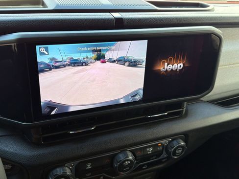 Used 2024 Jeep Gladiator Sport AWD/4WD image 18