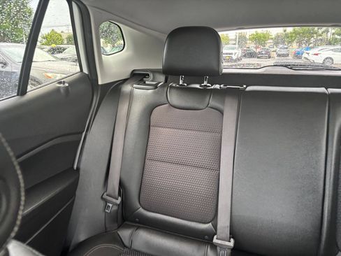 Used 2025 Chevrolet Trax LT FWD image 39