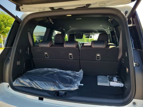 New 2026 Nissan Armada SL w/ Captain's Chari Seat Package RWD image 6
