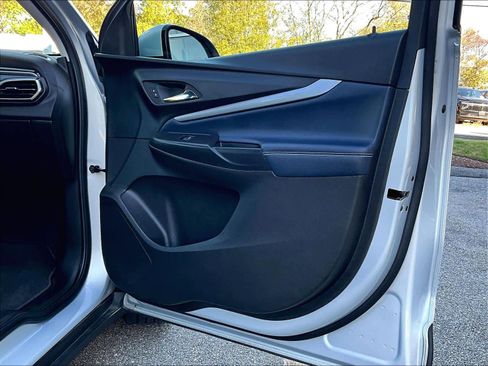 Certified 2023 Chevrolet Bolt EUV LT w/ Convenience Package image 12