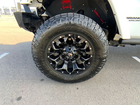 Used 2015 Jeep Wrangler Unlimited Sahara image 28