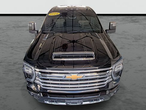 Used 2024 Chevrolet Silverado 2500 High Country w/ High Country Premium Package AWD/4WD image 6