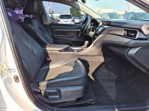 Used 2020 Toyota Camry SE w/ Convenience Package FWD image 29
