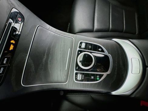 Used 2019 Mercedes-Benz GLC 300 4MATIC image 13