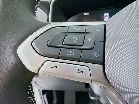 New 2026 Volkswagen Taos SE AWD/4WD image 11