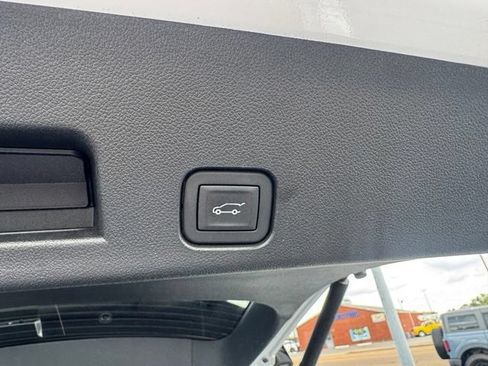 Used 2026 GMC Acadia Elevation w/ Elevation Premium Package FWD image 25