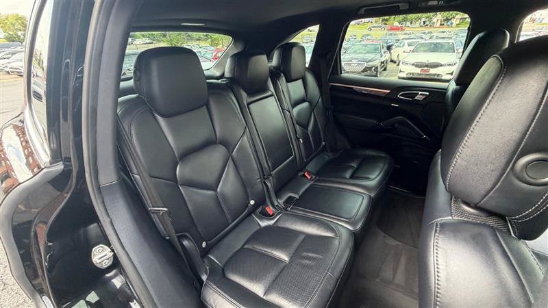 Used 2016 Porsche Cayenne AWD/4WD image 12