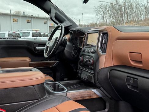 Used 2021 Chevrolet Silverado 1500 High Country w/ Technology Package image 15