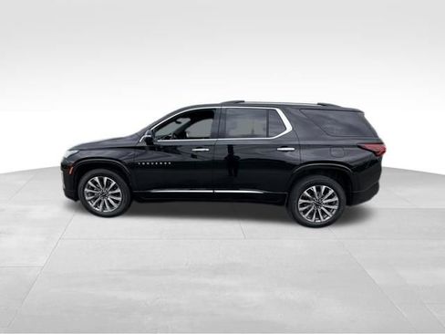Used 2022 Chevrolet Traverse Premier w/ LPO, Black Accent Package AWD/4WD image 3