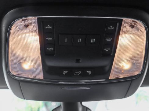 Used 2020 Jeep Grand Cherokee Overland image 29