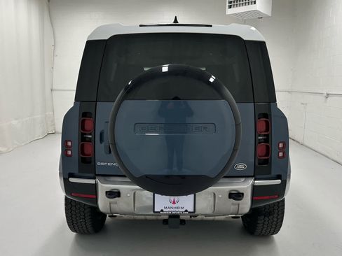 Used 2023 Land Rover Defender 110 SE image 7