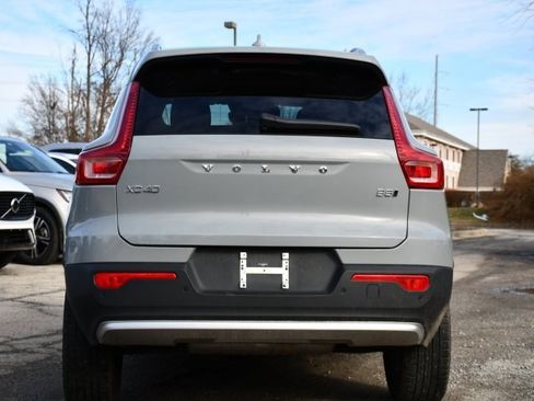 Used 2025 Volvo XC40 B5 Plus image 6