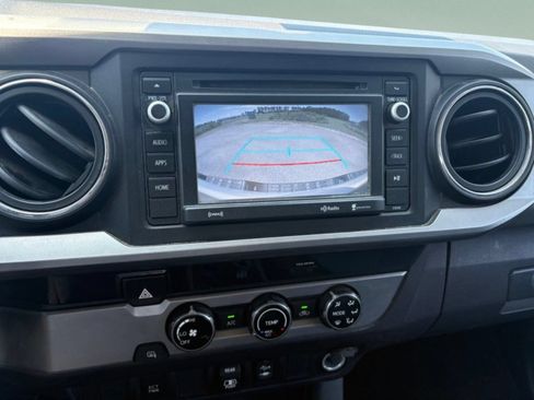Used 2018 Toyota Tacoma SR5 RWD image 18
