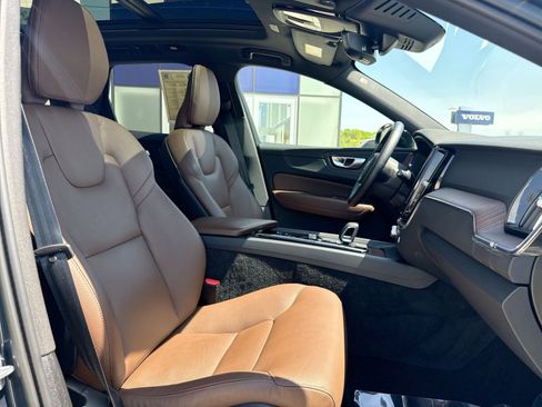 Certified 2023 Volvo XC60 B5 Plus AWD/4WD image 27