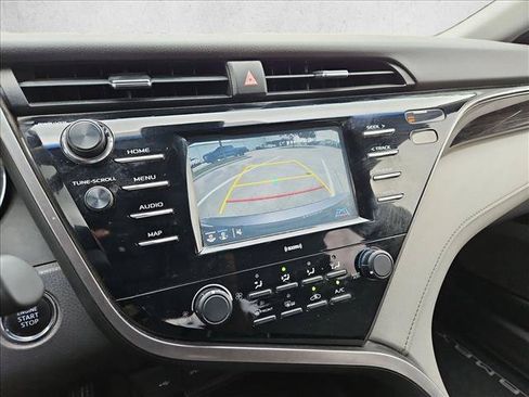 Used 2020 Toyota Camry LE w/ Convenience Package FWD image 12