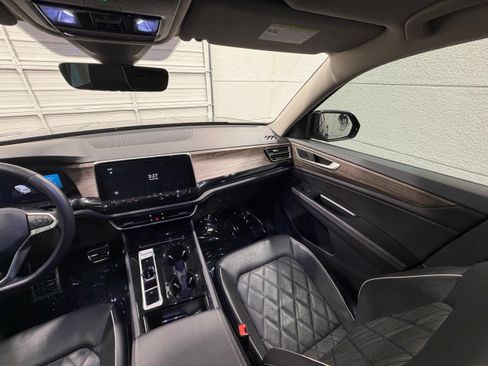 Used 2024 Volkswagen Atlas SEL Premium R-Line AWD/4WD image 36