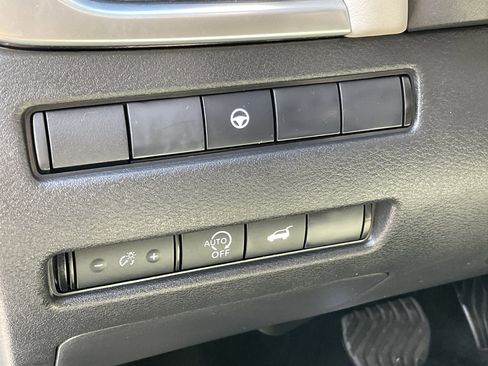 Used 2025 Nissan Rogue SV image 27