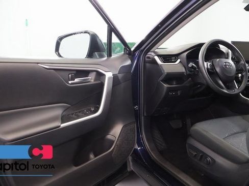Used 2025 Toyota RAV4 XLE AWD/4WD image 8