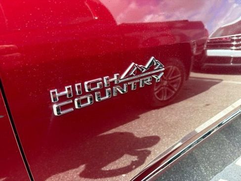Used 2023 Chevrolet Traverse High Country FWD image 5