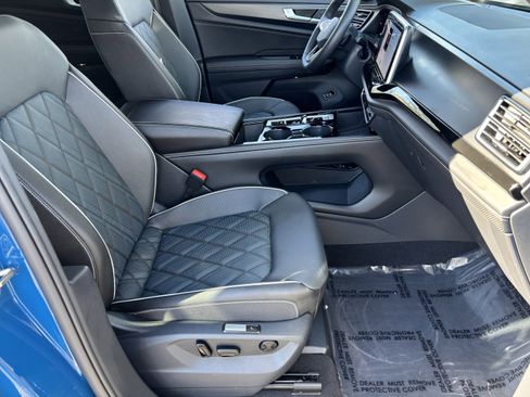 Certified 2025 Volkswagen Atlas Cross Sport SEL Premium R-Line image 9