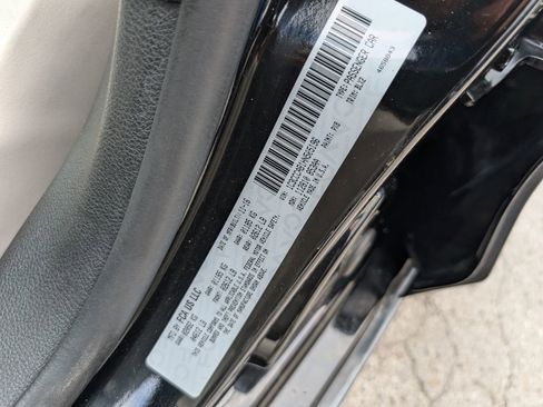 Used 2017 Chrysler 200 Limited Platinum image 24