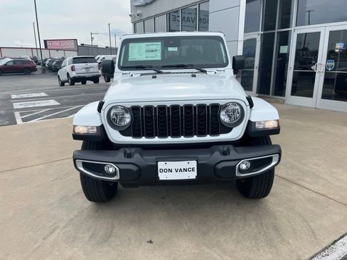 New 2025 Jeep Gladiator Sport image 9