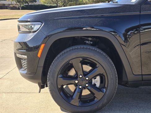 New 2025 Jeep Grand Cherokee L Limited w/ Black Appearance Package image 9