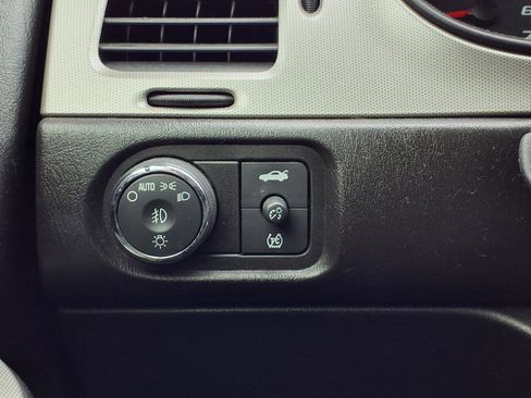 Used 2007 Chevrolet Monte Carlo SS w/ Silver Rally Stripe Package image 15