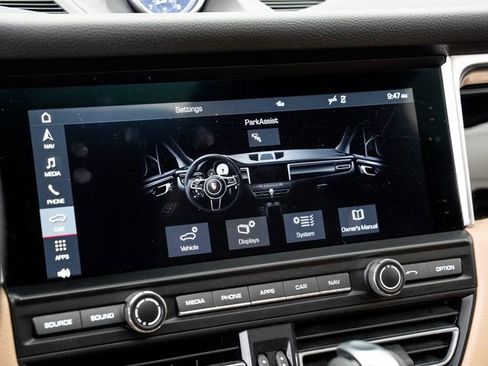 Certified 2021 Porsche Macan AWD/4WD image 18
