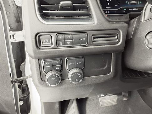 Used 2022 Chevrolet Tahoe RST w/ Luxury Package image 16