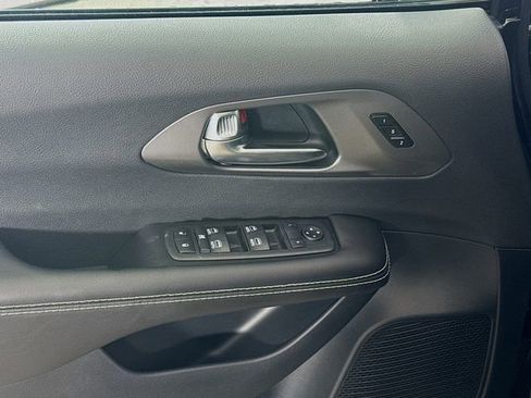 New 2026 Chrysler Pacifica Select w/ S Appearance Package image 17