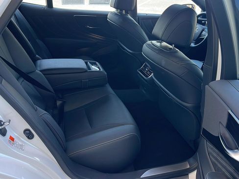 Used 2024 Lexus LS 500 image 12
