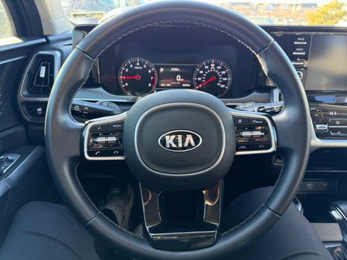 Used 2021 Kia Sorento S w/ Panoramic Sunroof Package image 9