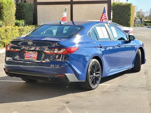 Used 2025 Toyota Camry SE image 5