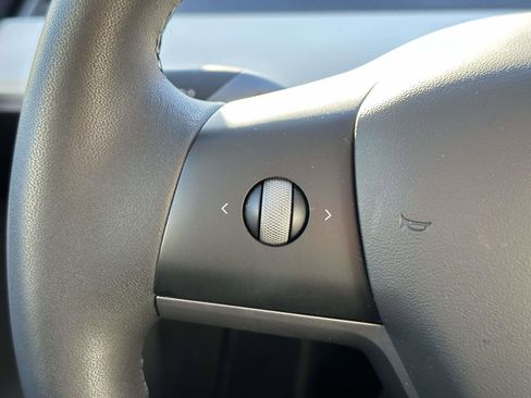 Used 2021 Tesla Model Y Long Range image 22