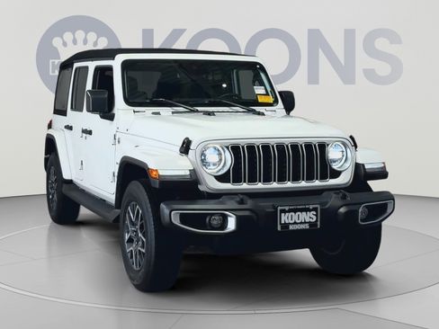 Used 2024 Jeep Wrangler Unlimited Sahara w/ Technology Group AWD/4WD image 2